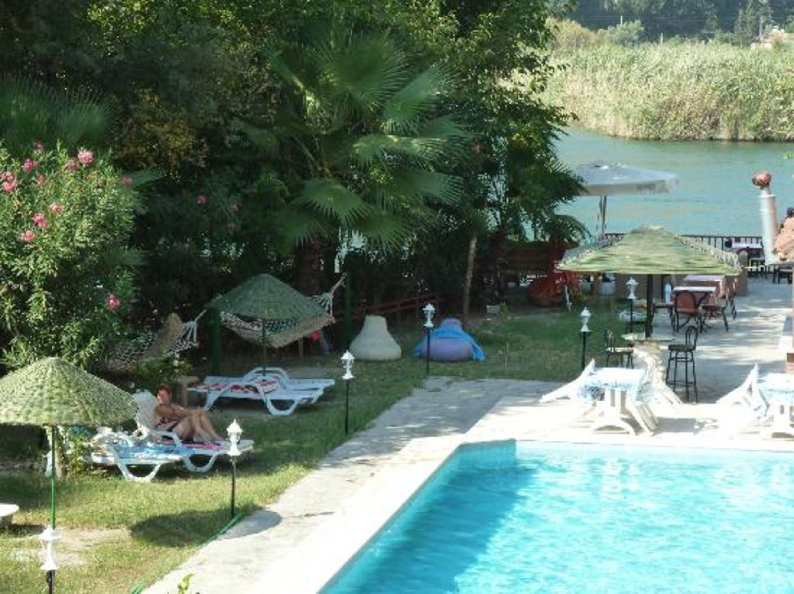 Holiday Hotel דליאן מראה חיצוני תמונה